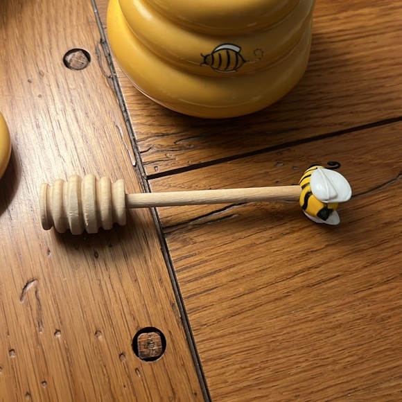 Ceramic Beehive Honey Pot, Bee
Wooden Dipper Spoon - Picture 5 of 8
